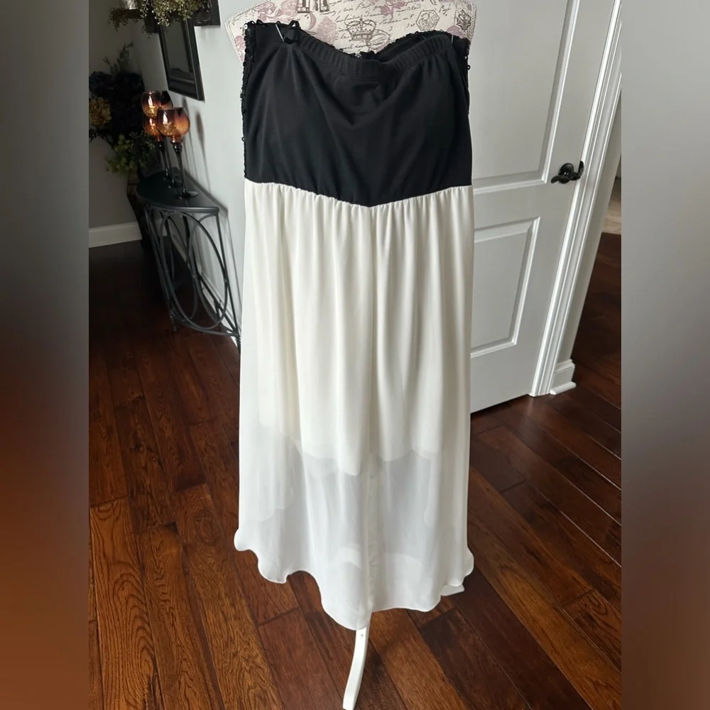 Dress - Picture 2 of 2